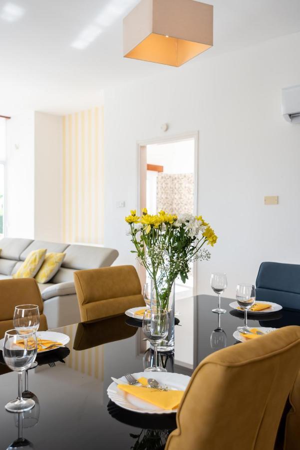 Villa Savoya Sunrise By Ezoria Villas Coral Bay Exteriör bild